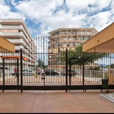 Aquario Rr18 Apartment La Pineda Luaran gambar