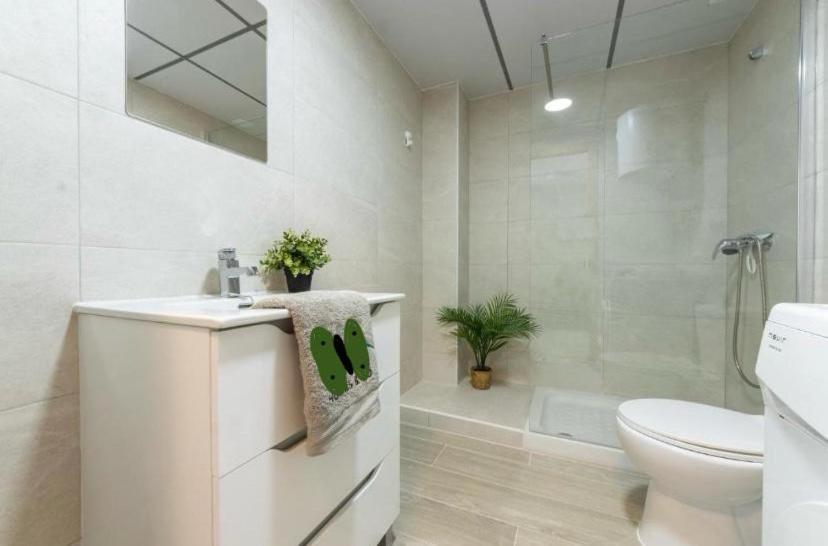 Aquario Rr18 Apartment La Pineda Luaran gambar