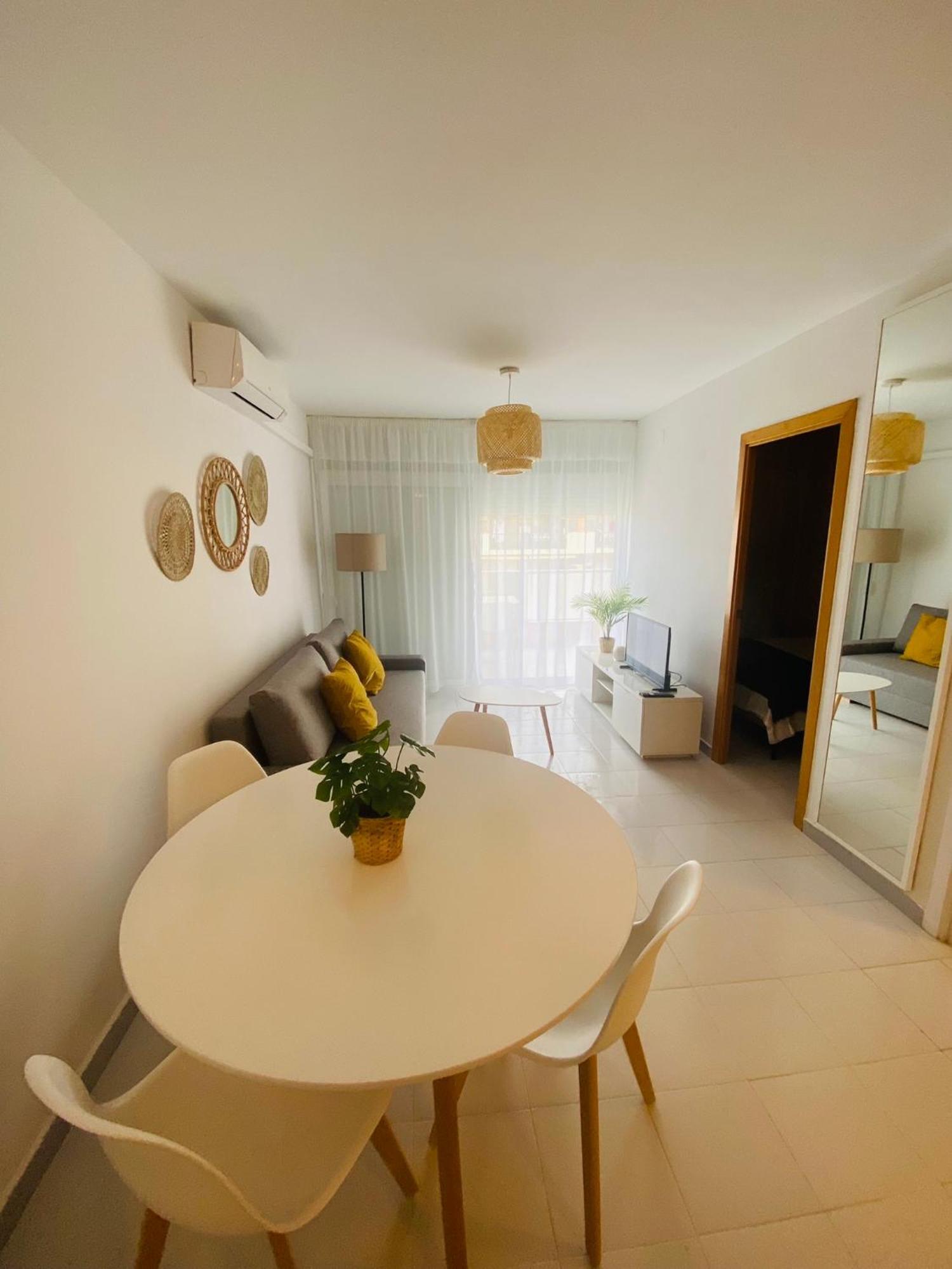Aquario Rr18 Apartment La Pineda Luaran gambar