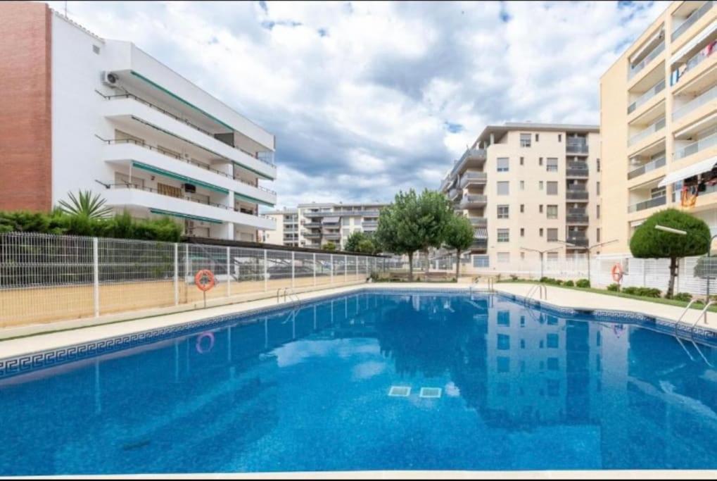 Aquario Rr18 Apartment La Pineda Luaran gambar
