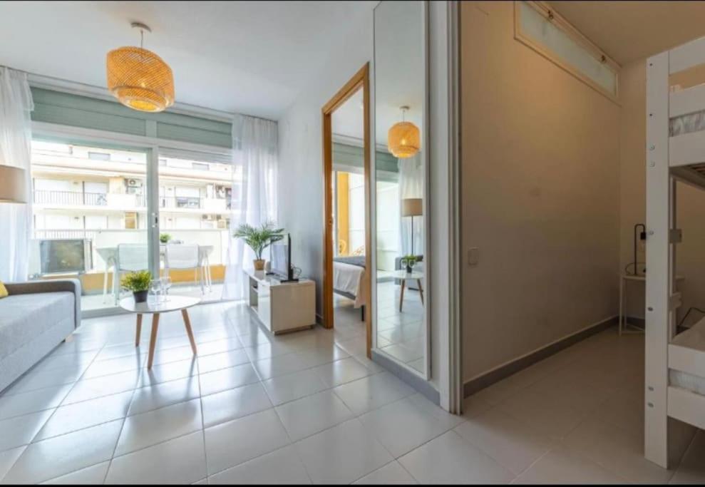 Aquario Rr18 Apartment La Pineda Luaran gambar