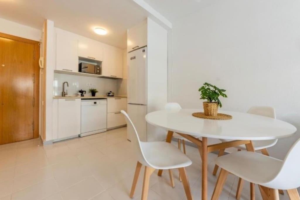 Aquario Rr18 Apartment La Pineda Luaran gambar
