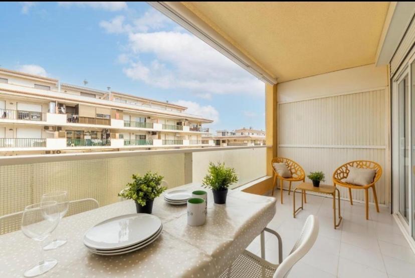 Aquario Rr18 Apartment La Pineda Luaran gambar