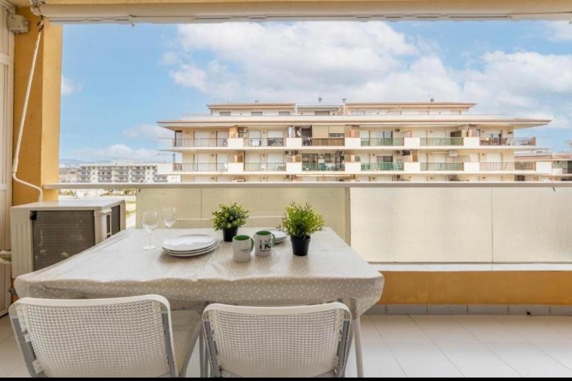 Aquario Rr18 Apartment La Pineda Luaran gambar